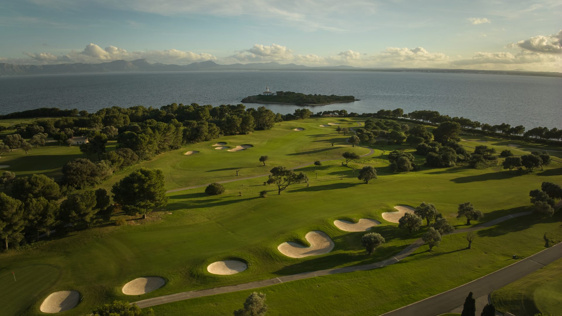 Golf y Faro Aucanada